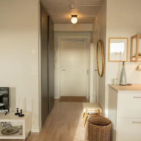 Apartman Modern 1br, Balcony & Free Parking *