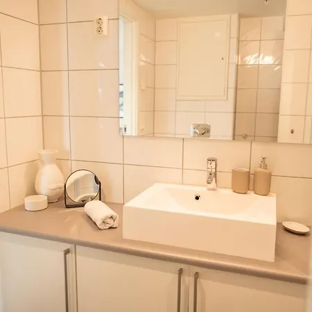 Modern 1br, Balcony & Free Parking