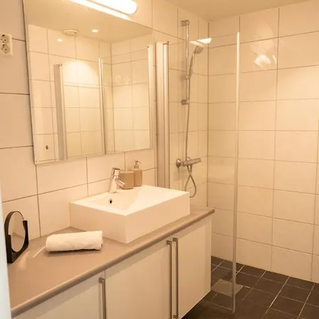 Modern 1br, Balcony & Free Parking Apartman