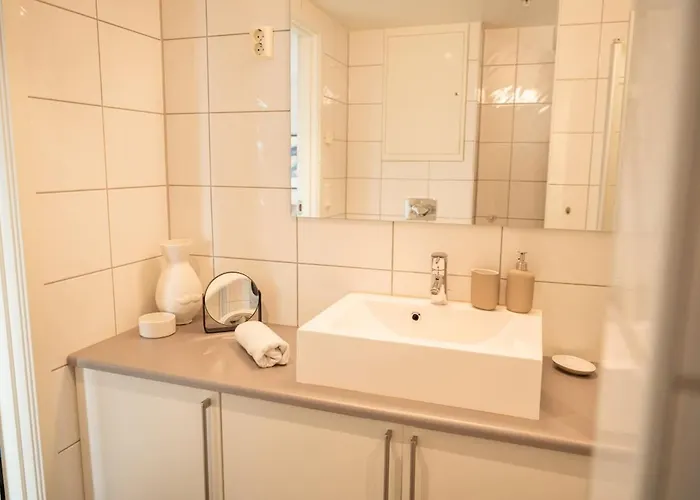 Modern 1br, Balcony & Free Parking