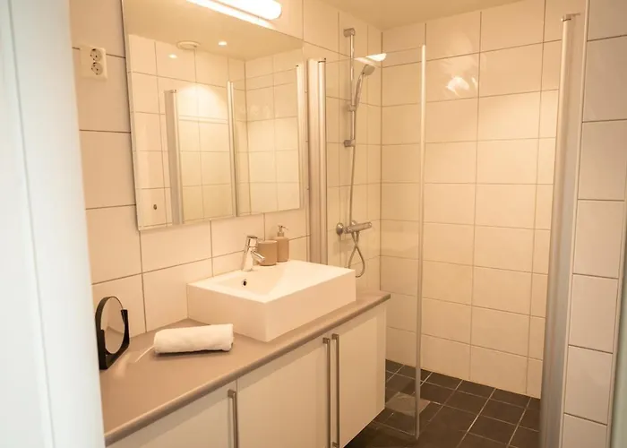 Modern 1br, Balcony & Free Parking דירה